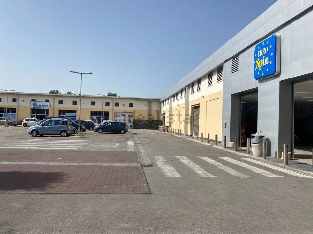 Locale Commerciale in affitto a Centro Storico, Caserta