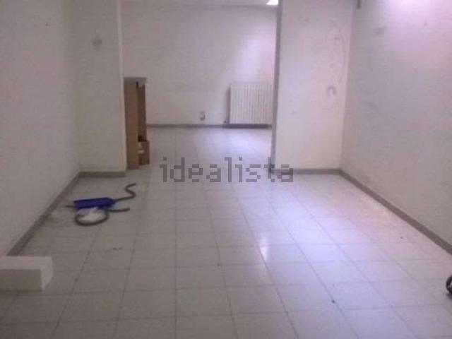Locale Commerciale in affitto a Puglia, Bari