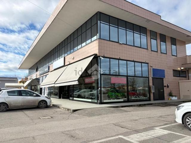 Locale Commerciale in affitto a San Mauro Pascoli, Reggio Emilia