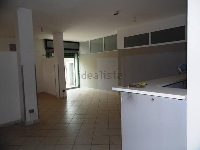 Locale Commerciale in affitto a Calvi, Baronissi