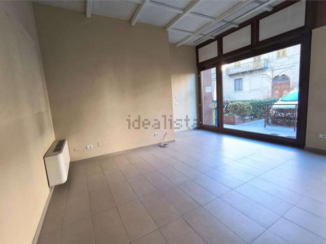 Locale Commerciale in affitto a Piemonte, Asti