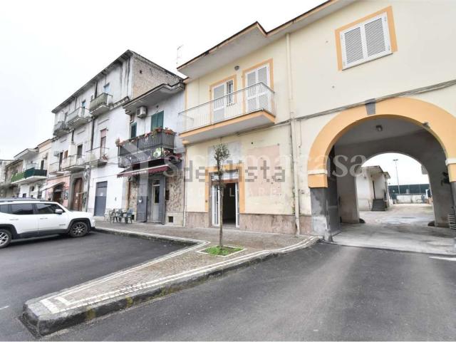 Locale Commerciale in affitto a Castello Di Cisterna, Campania