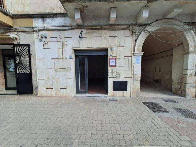 Locale Commerciale in affitto a Valenzano San Lorenzo, Puglia