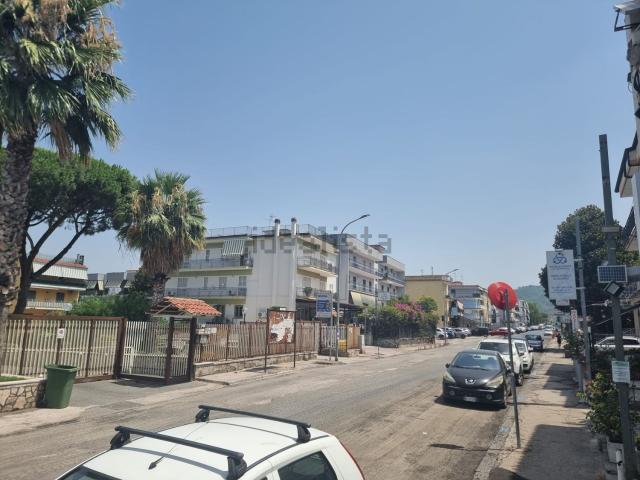 Locale Commerciale in affitto a Quarto, Campania