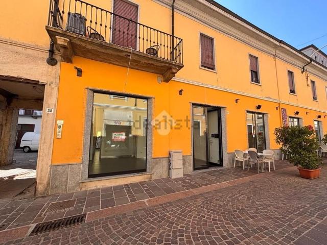 Locale Commerciale in affitto a Oltresempione, Legnano