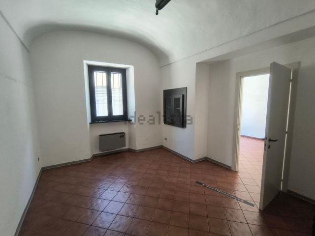 Locale Commerciale in affitto a Piemonte, Vercelli