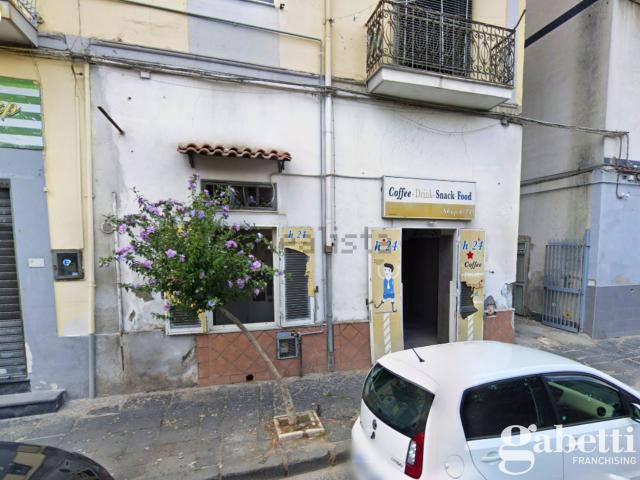 Locale Commerciale in affitto a Pomigliano D'arco, Campania