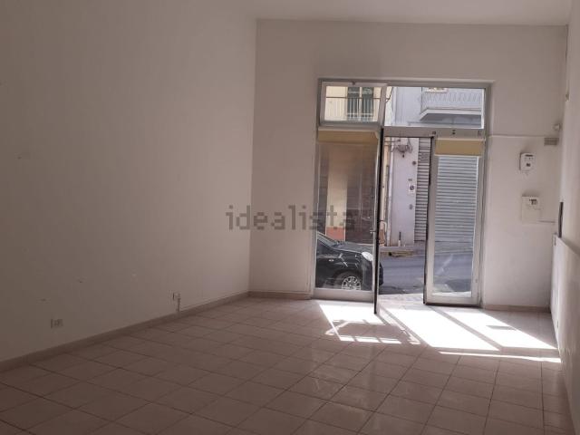 Locale Commerciale in affitto a Ragusa, Cappuccini