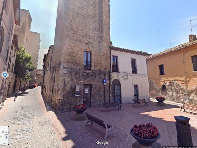 Locale Commerciale in affitto a Tarquinia, Lazio