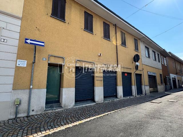Locale Commerciale in affitto a Arluno, Milano