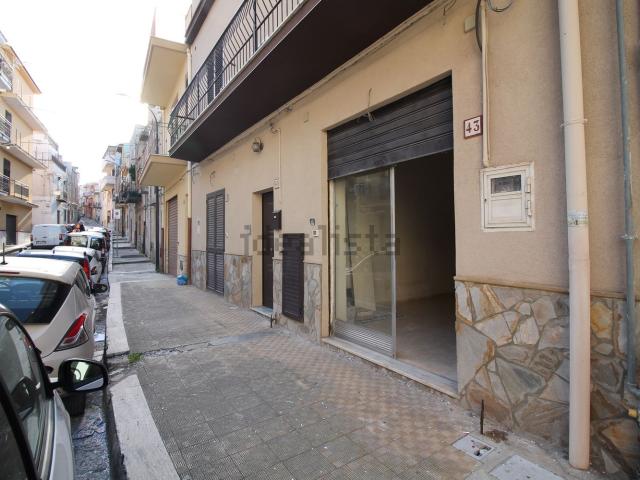 Locale Commerciale in affitto a Casteldaccia, Sicilia