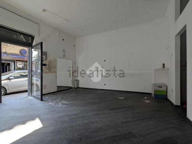 Locale Commerciale in affitto a Municipalità 7, Casoria