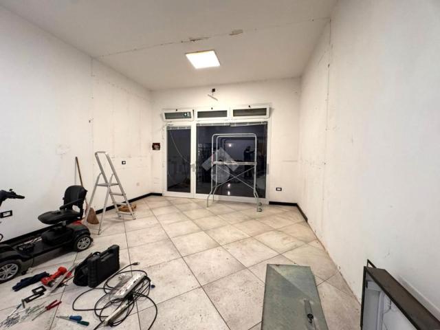 Locale Commerciale in affitto a Paltana, Padova