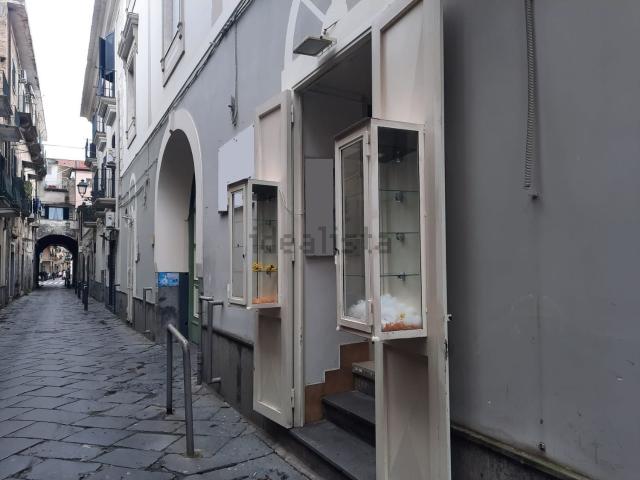 Locale Commerciale in affitto a Rione Costantinopoli, Aversa