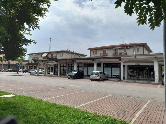 Locale Commerciale in affitto a Laghetto, Vicenza