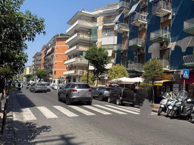 Locale Commerciale in affitto a Camaldoli, Campania