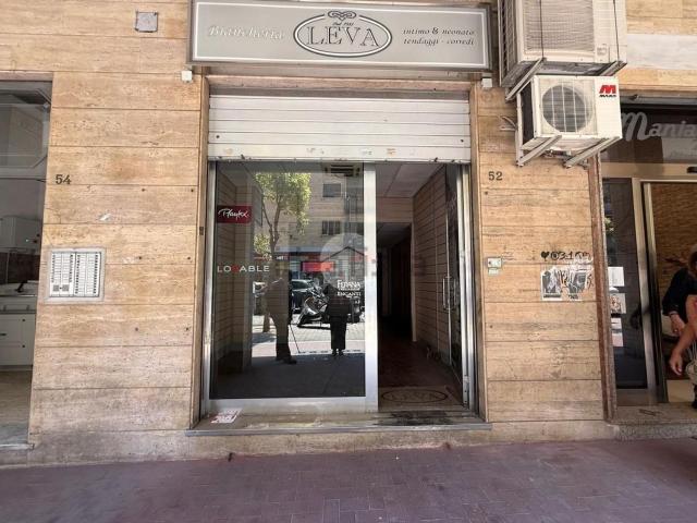 Locale Commerciale in affitto a Camaldoli, Campania