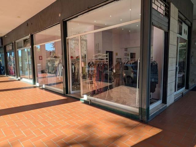 Locale Commerciale in affitto a Casteldebole, Bologna