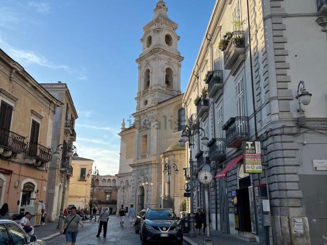 Locale Commerciale in affitto a Puglia, Foggia