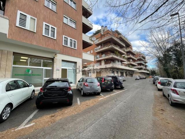 Locale Commerciale in affitto a Municipio Roma III, Roma Capitale