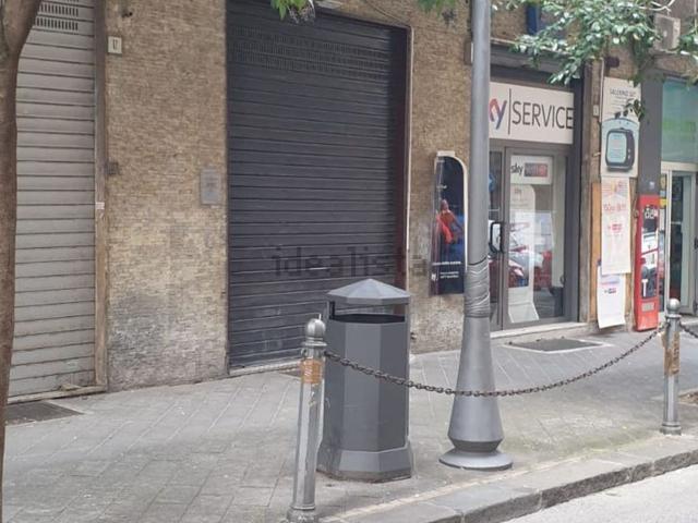 Locale Commerciale in affitto a Salerno, Campania