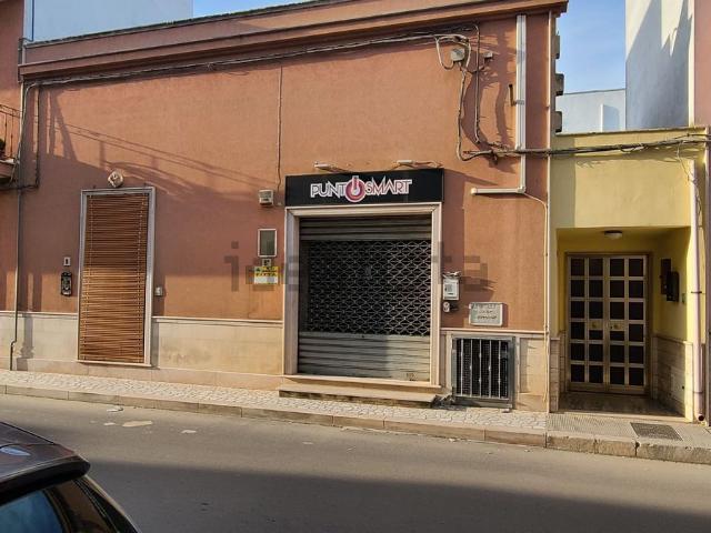 Locale Commerciale in affitto a Puglia, Taranto