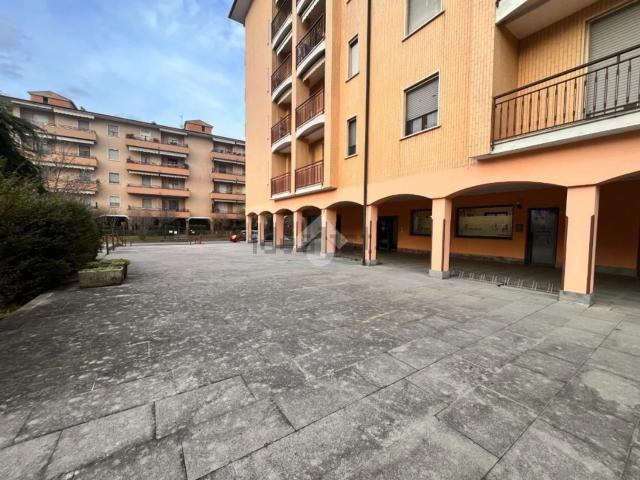 Locale Commerciale in affitto a Crema, Lombardia