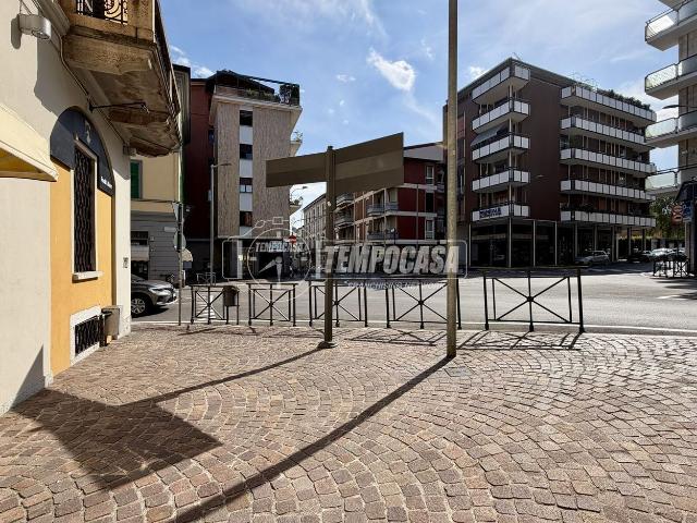 Locale Commerciale in affitto a Piemonte, Novara