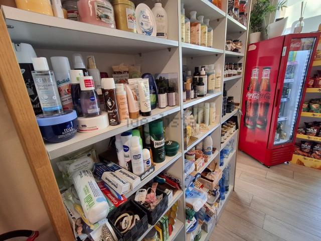 Locale Commerciale in affitto a Cavi, Santo Stefano Al Mare