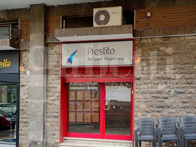 Locale Commerciale in affitto a Benevento, Campania