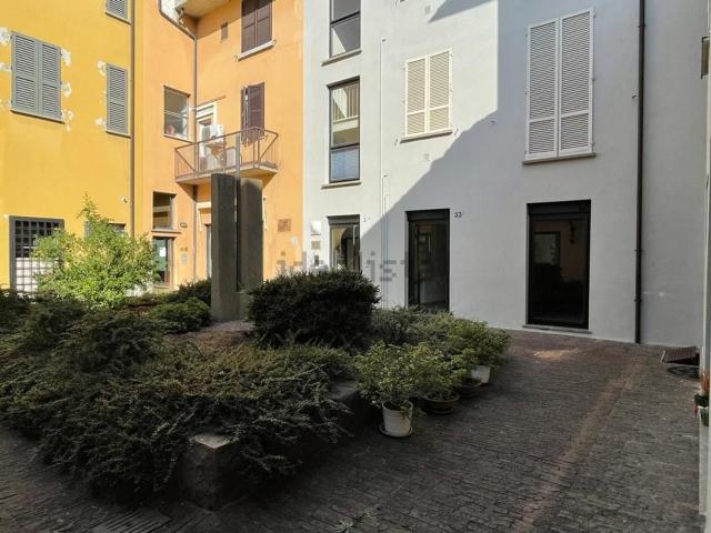 Locale Commerciale in affitto a Fidenza, Reggio Emilia