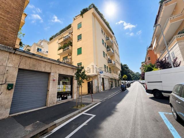 Locale Commerciale in affitto a Municipio Roma II, Roma Capitale