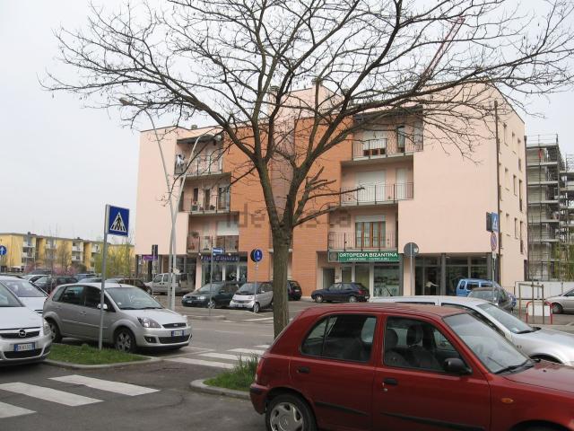 Locale Commerciale in affitto a Ravenna, Reggio Emilia