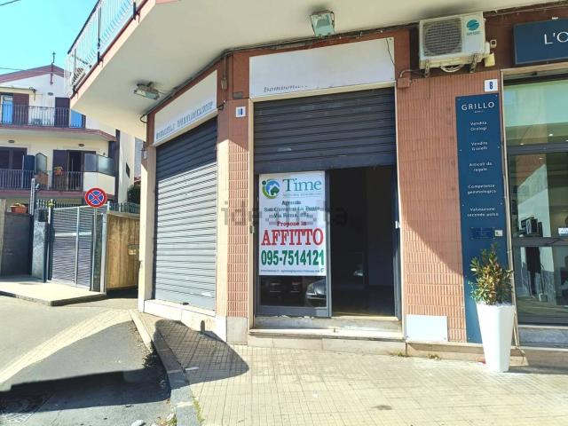 Locale Commerciale in affitto a San Giovanni La Punta, Sicilia