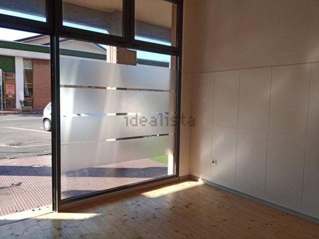 Locale Commerciale in affitto a Loreto, Marche