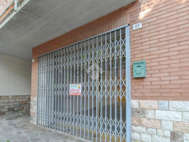 Locale Commerciale in affitto a Unione dei comuni del Distretto Ceramico, Formigine