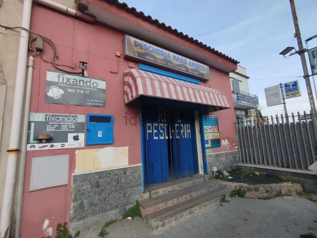 Locale Commerciale in affitto a Torregaveta, Bacoli