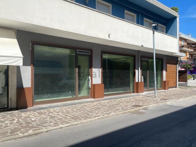 Locale Commerciale in affitto a Monterosso, Abano Terme Bagni