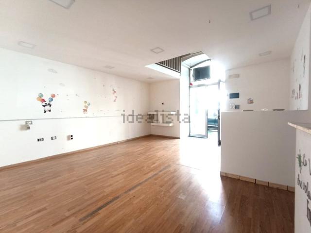 Locale Commerciale in affitto a Scafati, Campania