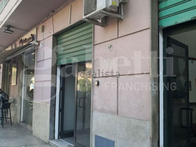 Locale Commerciale in affitto a IV Circoscrizione, Palermo