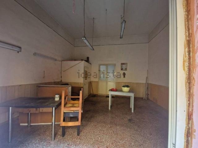 Locale Commerciale in affitto a Curti, Campania