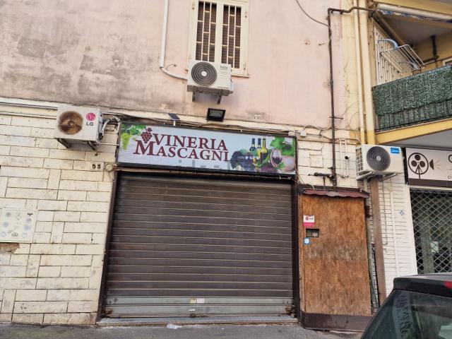Locale Commerciale in affitto a Municipalità 5, Campania
