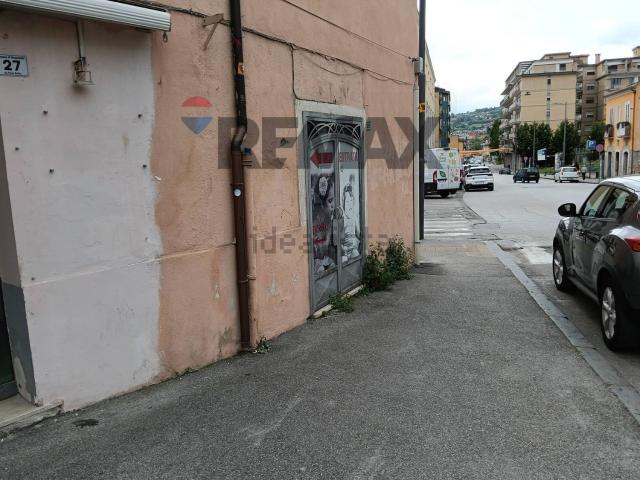 Locale Commerciale in affitto a Libertà, Benevento