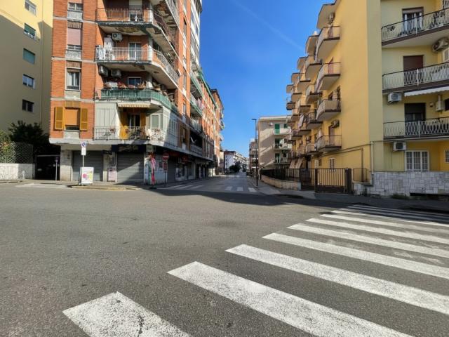 Locale Commerciale in affitto a Municipalità 10, Campania