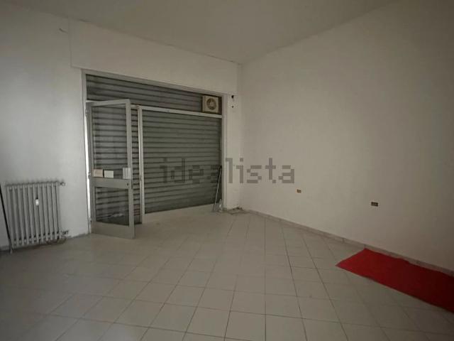 Locale Commerciale in affitto a Piemonte, Cuneo