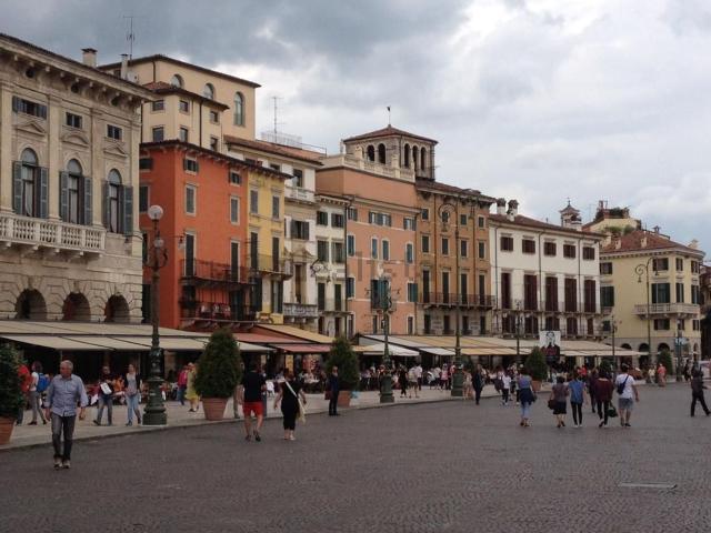 Locale Commerciale in affitto a Verona, San Zeno