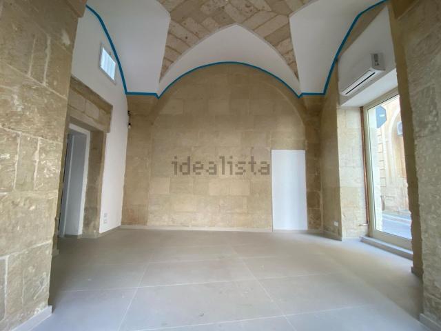 Locale Commerciale in affitto a Puglia, Lecce