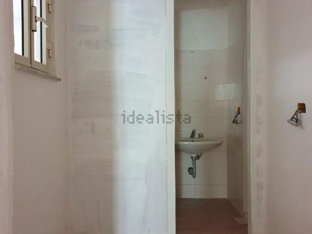 Locale Commerciale in affitto a IV Circoscrizione, Messina