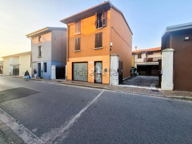 Locale Commerciale in affitto a Manerbio, Lombardia