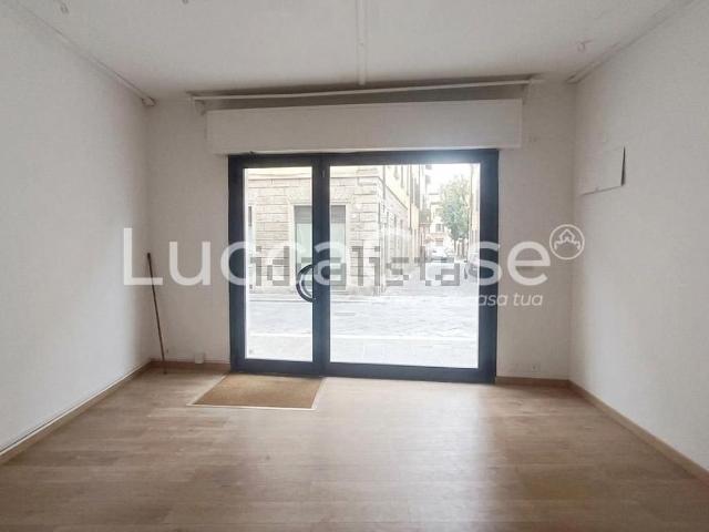 Locale Commerciale in affitto a San Concordio, Bagni Di Lucca Ponte